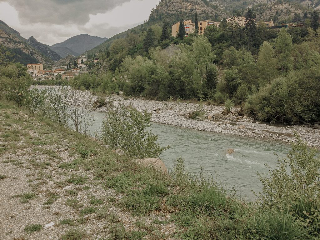 La Roudoule, rivière qui traverse le village et le Var.