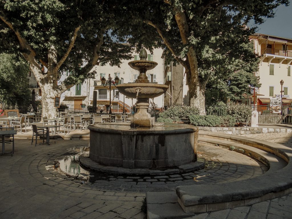 La fontaine de Puget-Théniers.